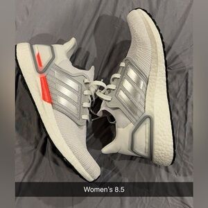 Women’s 8.5 Adidas Ultraboost